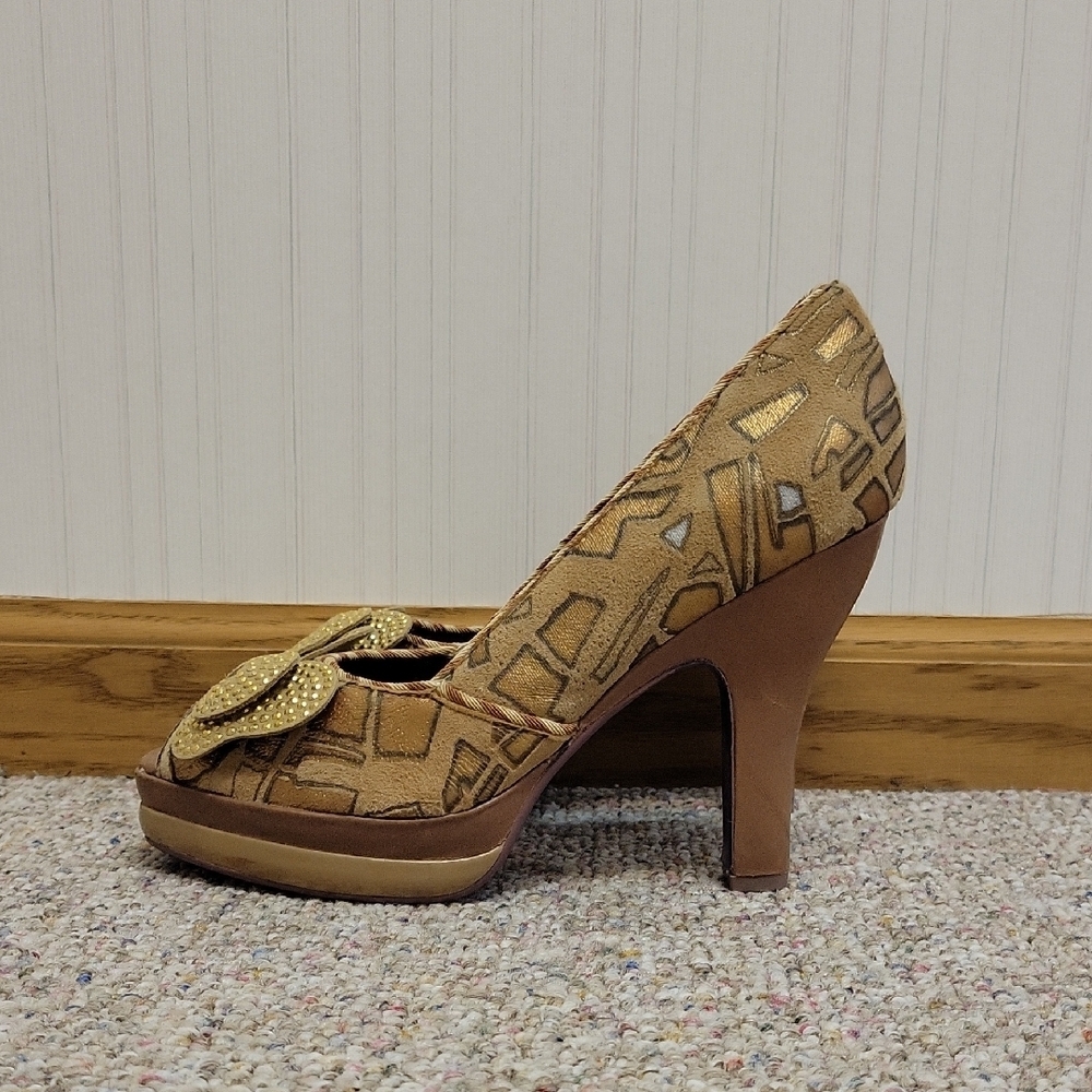 Poetic Licence Peek A Coo Love Leather Platform Open Toe Heels 7.5 Office